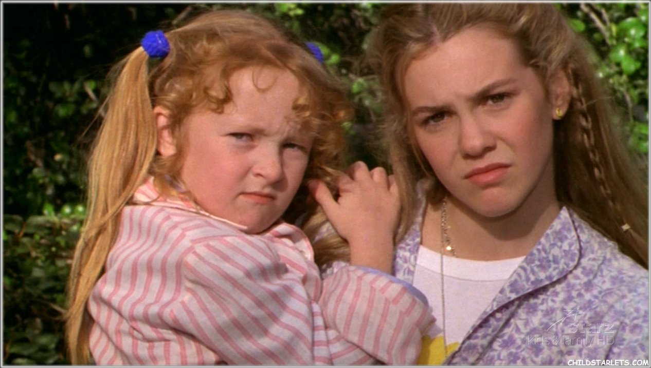 Larisa Oleynik/Scarlett Pomers - "Baby-Sitter's Club" Picture/Image